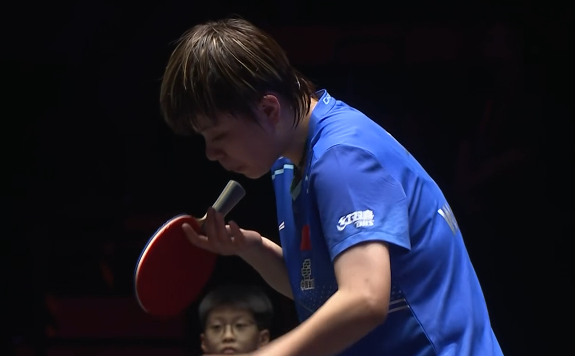 王艺迪靠着 王艺迪靠着