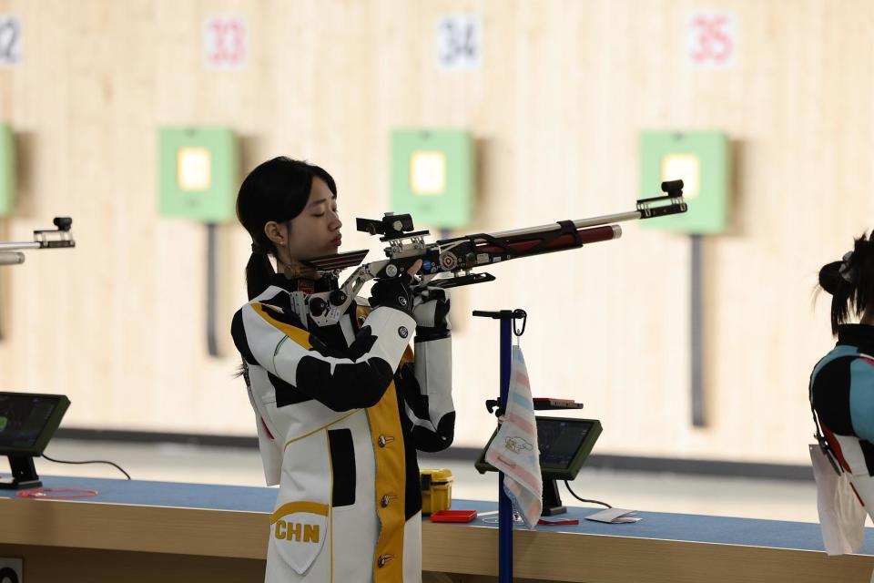 杨倩, 找黄雨婷签 杨倩, 找黄雨婷签